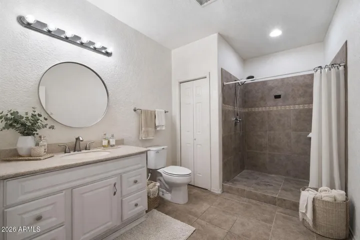 Light Virtual staging Casita bath