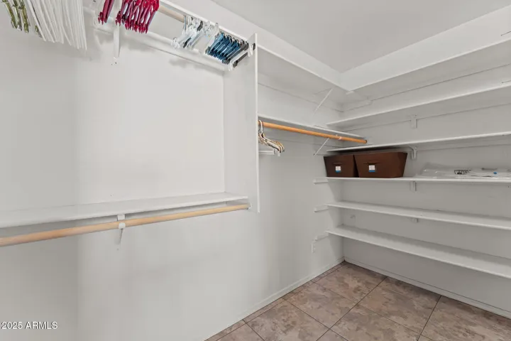 Master Bedroom Walk In Closet