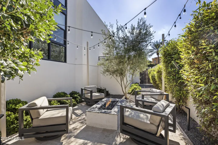 Outdoor Firepit/Sitting Area
