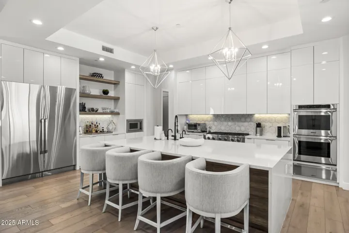 Ample Seating at Kitchen Island