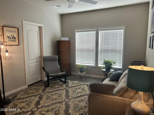 BR2/Office with walk-in closet