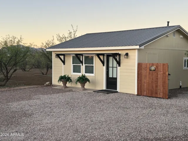 Separate guest quarters