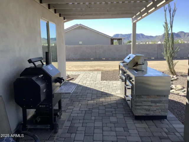 Yoder smoker & 2-piece bbq grill