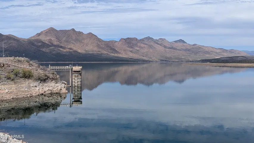 Fun boating & exploring at nearby Bartlett & Horseshoe lakes