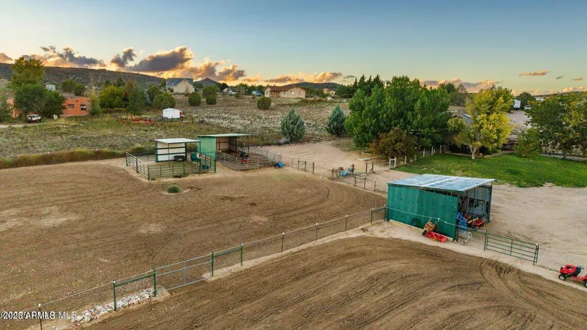 Hay/Equipment Shelter. Run In Shelters.