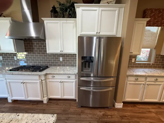 Kitchen - Refrigerator & Stove