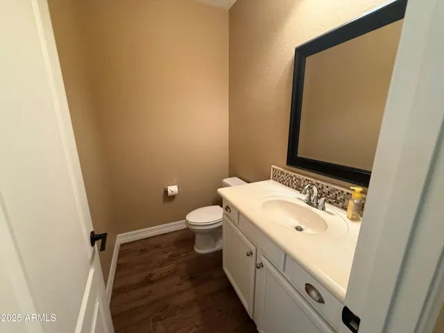 Downstairs 1/2 bathroom