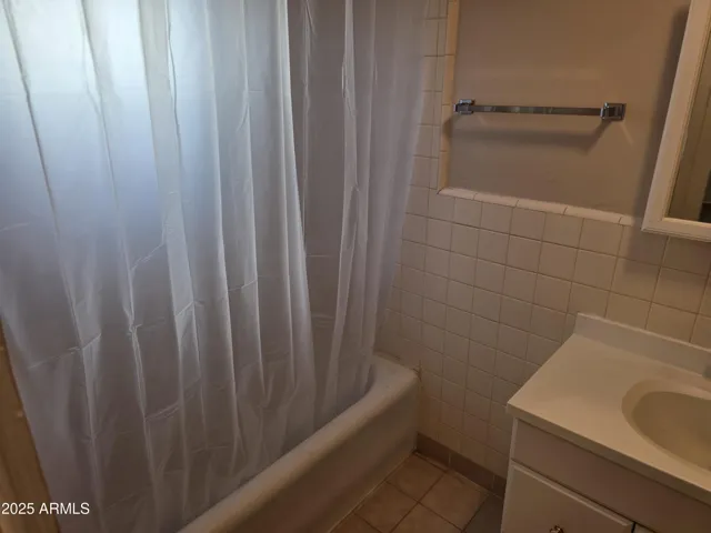 Guest house bath