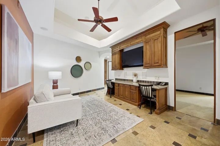 Flexible guest living space