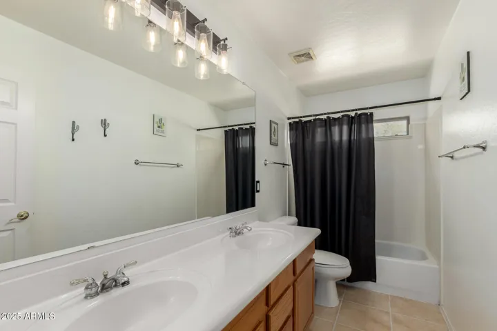 Upstairs full bathroom