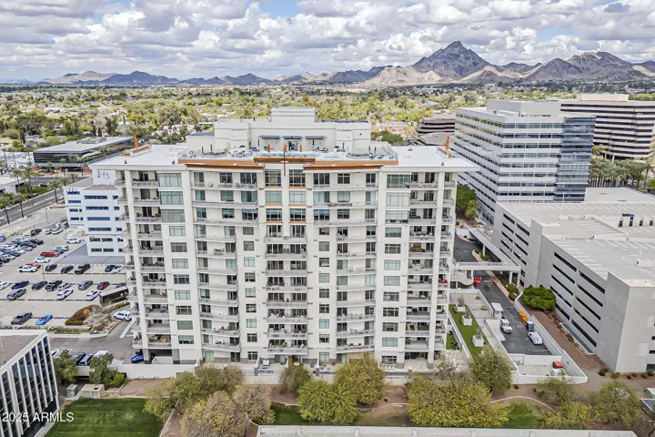 2211 Exterior