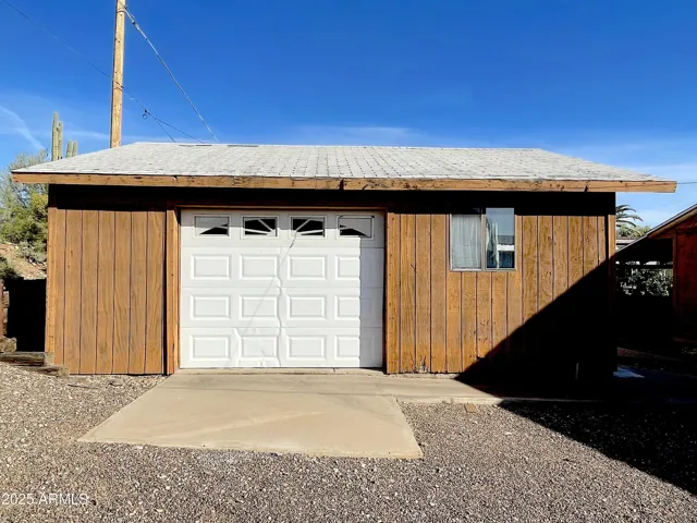 Access entry off the alley