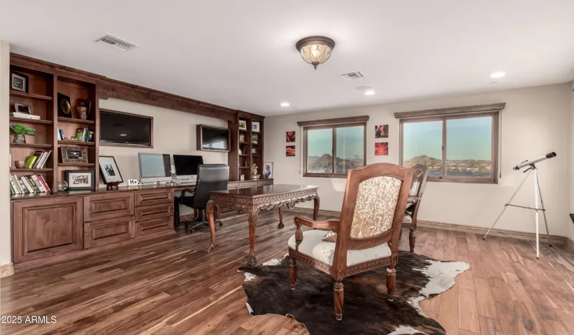 Office/art studio/gym flex space upstairs