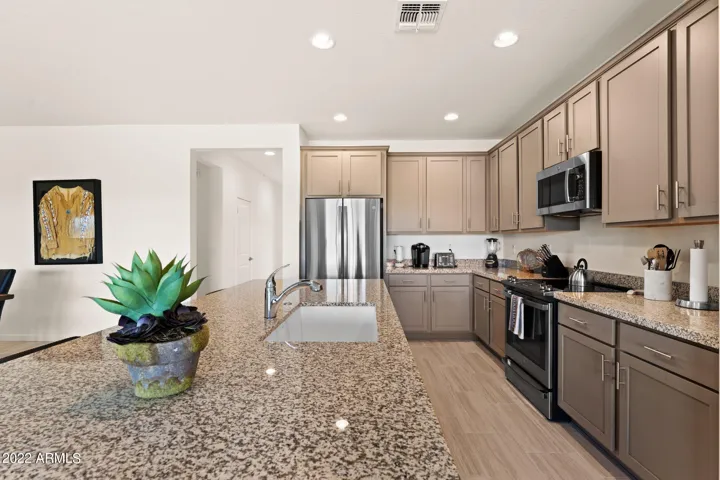 All kitchenware and small appliances