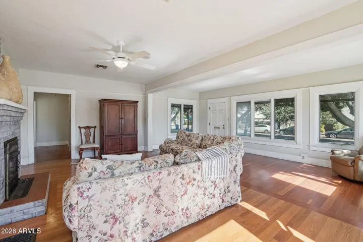 Back to the living area, view towards bedrooms