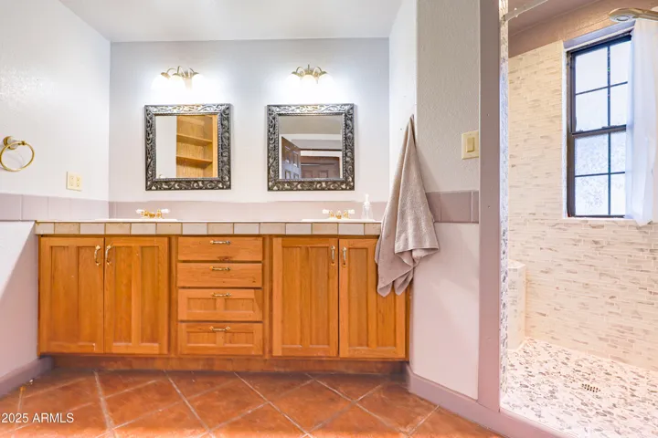 Main House #1 Bathroom