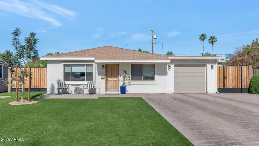 Elegant Arcadia living in a prime location! This beautifully updated home offers stylish finishes, inviting indoor-outdoor spaces, and the perfect blend of comfort and convenience just minutes from top dining, shopping, and entertainment.