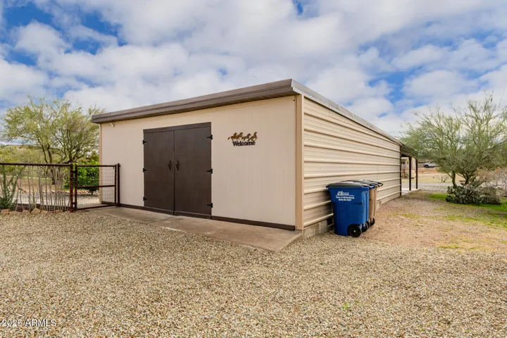 Garage/Workshop