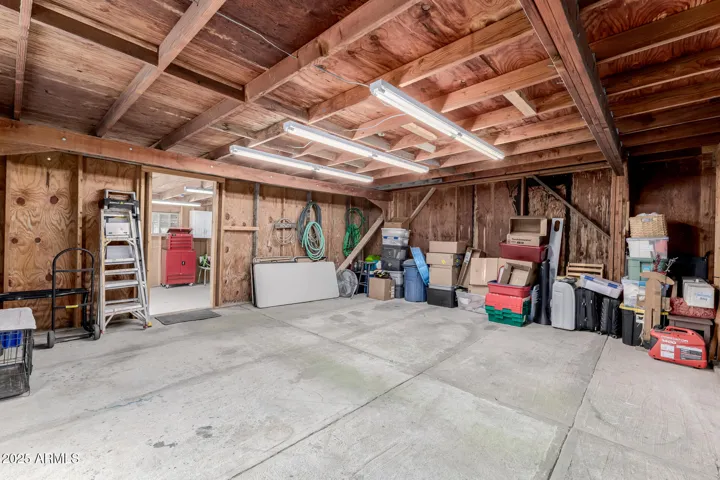 Garage/Workshop