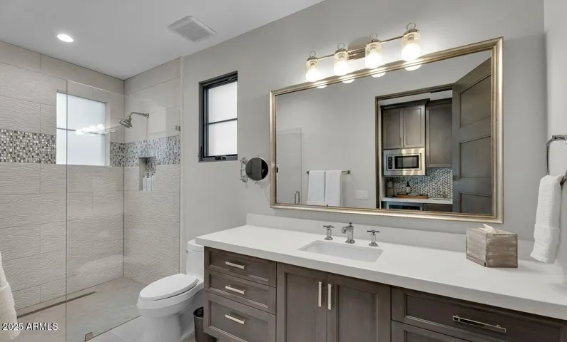 Casita bathroom.
