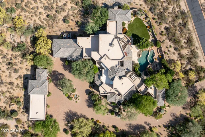 A comprehensive aerial highlighting the home's footprint & outdoor amenities.