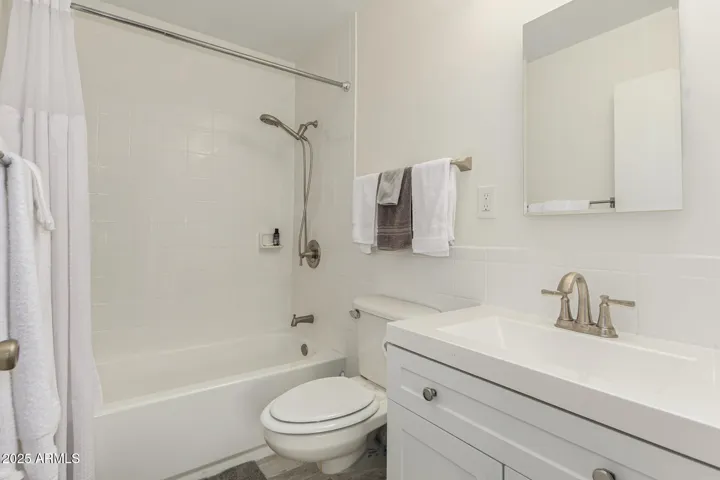 Nice new Full Bathroom!