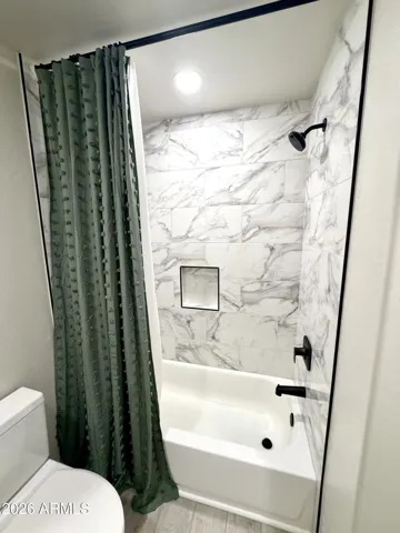 Hall bath with tub