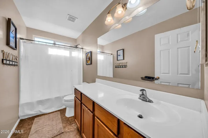 Bathroom (Upstairs)