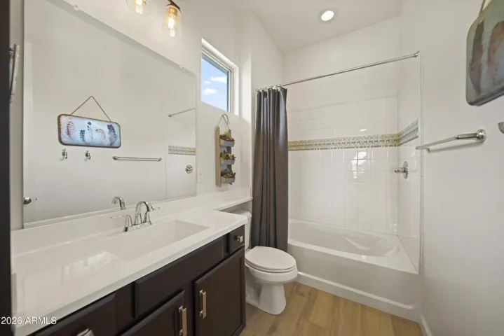2nd BR w/ Full Bath