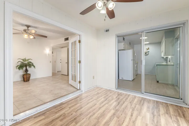 Az room with ajoining kitchen
