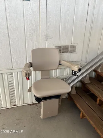 Chair lift for steps