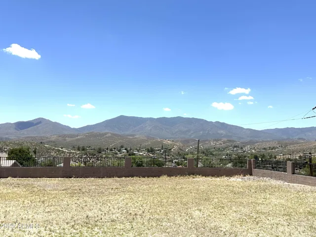 Front Yard & Views