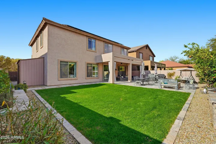600 sq ft of lush grass!