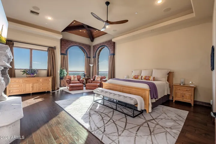 LARGE PRIMARY SUITE WITH WOOD FLOORS, AND VIEWS