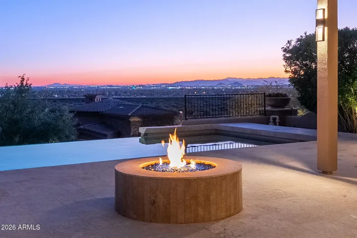 FIREPIT LOWER PATIO OVERLOOKING THE CITY