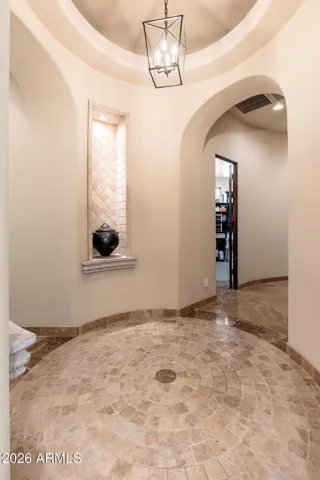 PRIVATE PRIMARY SUITE ENTRANCE