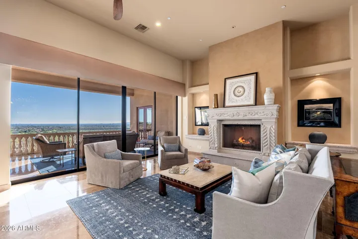 LIVING ROOM WIHT RETRACTABLE DOORS TO UPPER BALCONY