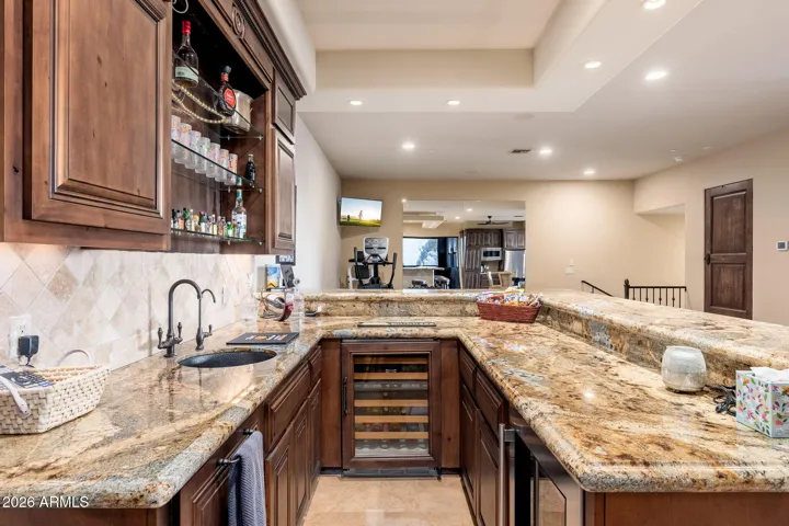 WET BAR, KTICHENETTE