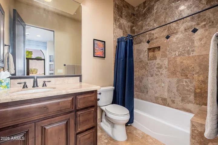 ALL BEDROOMS HAV ENSUITE BATHROOOMS