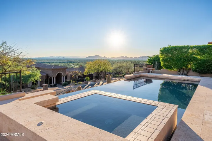 INCERDIBLE VIEWS FROM POOL AND SPA