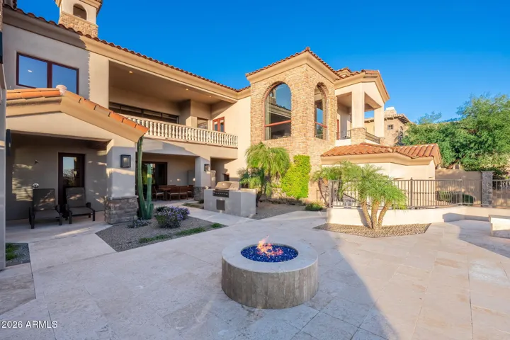 PATIO WITH FIREPIT, BUILT IN BBQ