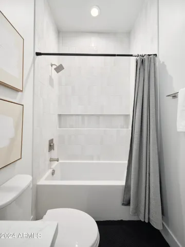 4th Bathroom (4th Bedroom en-suite) with a convenient shower/tub combo.