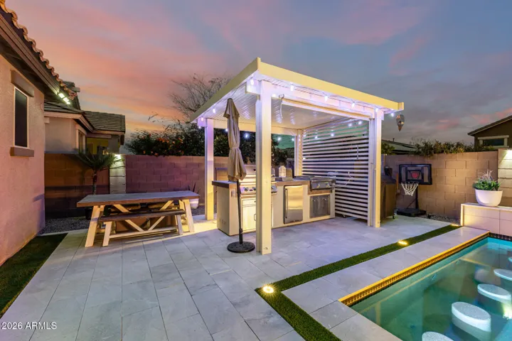 Outdoor Kitchen