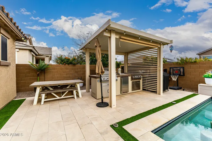 Outdoor Kitchen