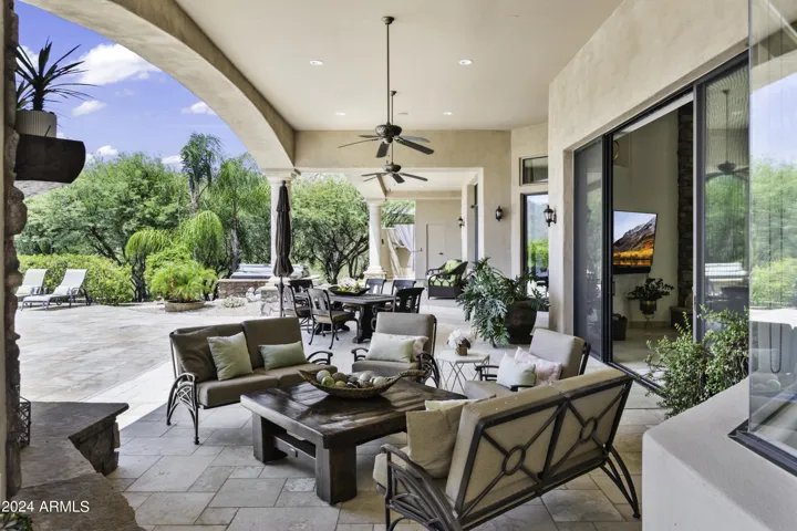Seamless Indoor-Outdoor Living Spaces
