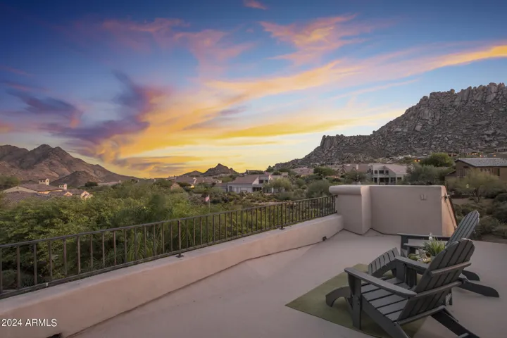 Upper Deck provides Amazing Sunrises, Sunsets, Falling Stars and Amazing Meteor Showers. Perfect for watching the Best Lightening Shows our Monsoon Seasons Offer Up