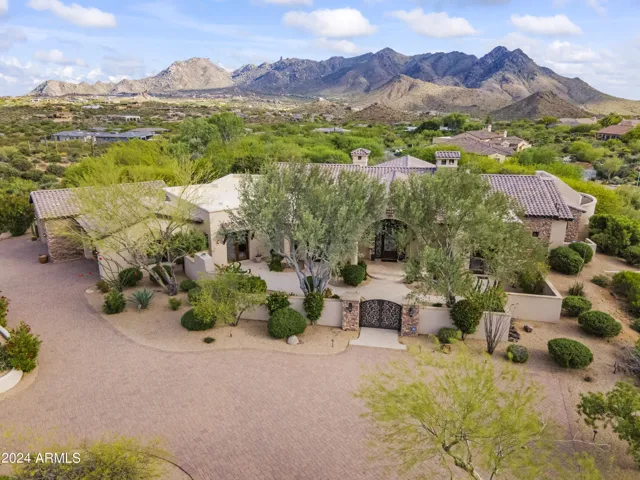 Easily park 25 cars in your private driveway.Surrounded by Majestic Mountains.