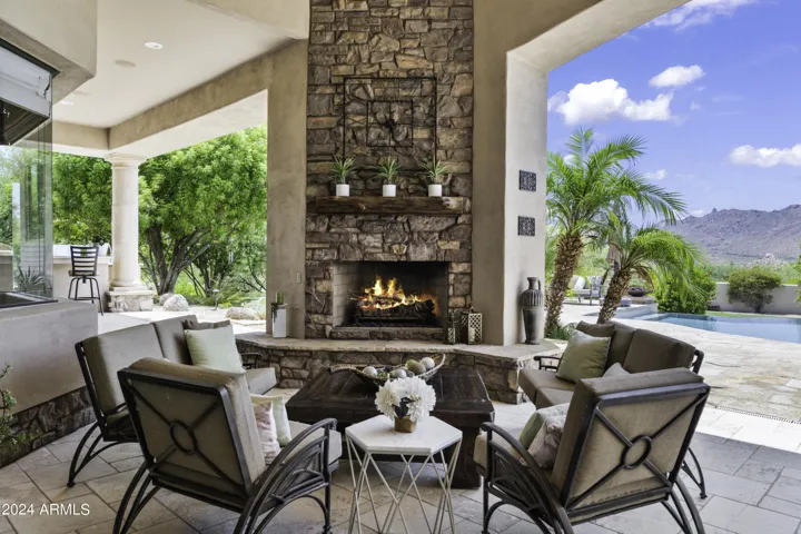 Cozy Nights with Friends by the Fire With Mountain View all Around