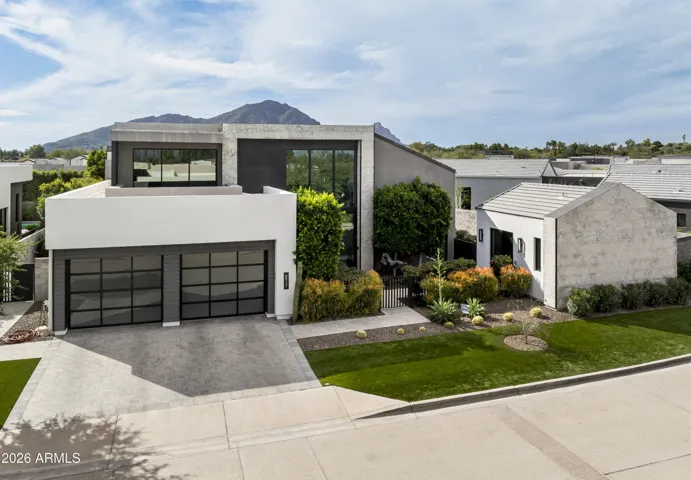 Surrounded by the iconic Mummy Mountain and Camelback Mountain, the home enjoys sweeping views of the McDowell Mountain Range and Four Peaks, offering a dramatic desert mountain backdrop in every direction.