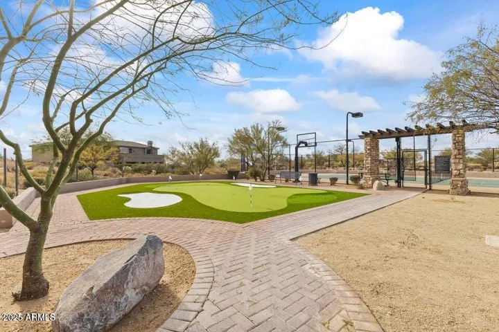 Putting green to perfect those chip shots!